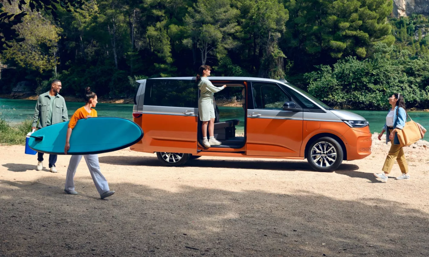 vw-multivan-energetic-sliding-doors